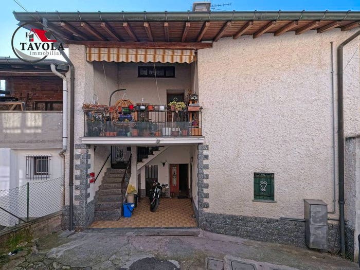 Appartamento quadrilocale in vendita in Contrada Carnisio, Caldana, CocquioTrevisago