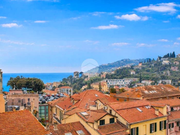Appartamento con 5 locali in vendita in Via Gustavo Strafforello, Porto Maurizio, Imperia