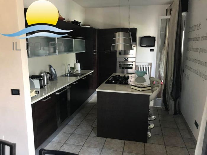 Casa con 6 locali in vendita in Via dei Giacinti, Centro, Diano Marina