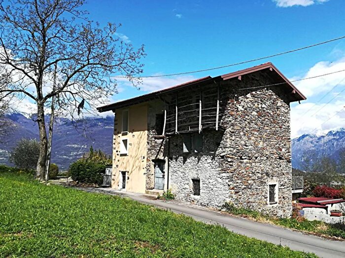 Casa con 5 locali in vendita in Via al Bas, Colico Piano, Colico