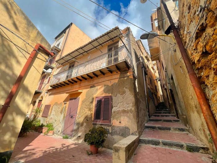 Appartamento quadrilocale in vendita in Via Madonna della Neve, Centro Storico, Agrigento