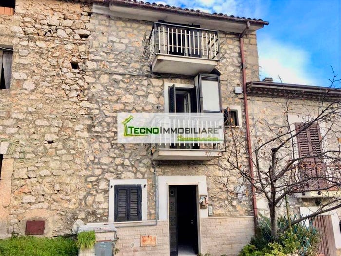 Casa trilocale in vendita in Via Niccolò Machiavelli, Centro, Pico