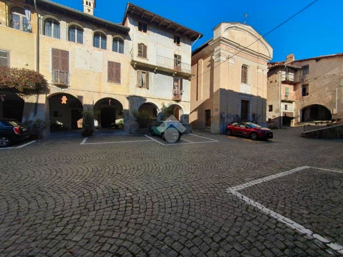 Casa con 6 locali in vendita in Via Borgo Inferiore, Centro, Masserano