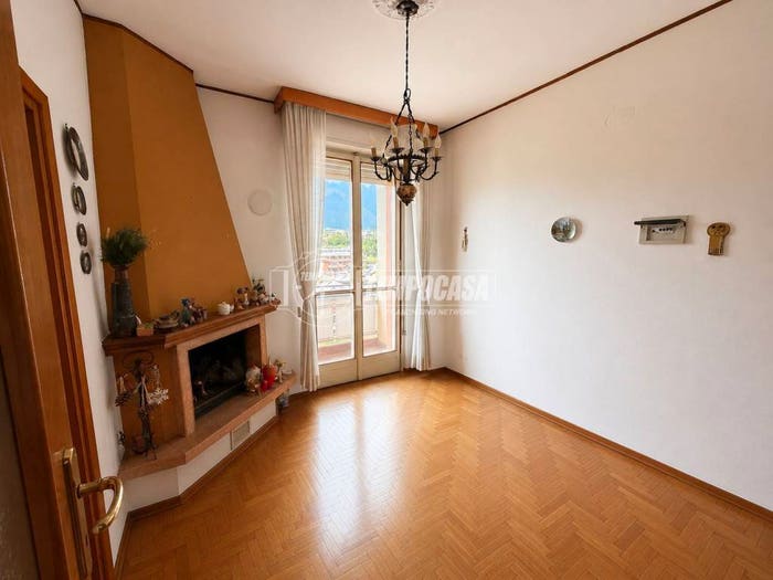 Appartamento con 6 locali in vendita in Via Antonio Lazzarini, Centro, Belluno