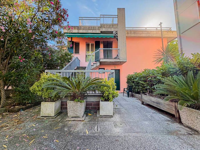 Casa con 6 locali in vendita in Viale dei Mille, Cesenatico Levante, Cesenatico