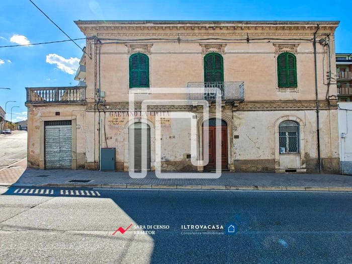 Casa con 6 locali in vendita in via Stazione d'Introdacqua, Centro, Sulmona