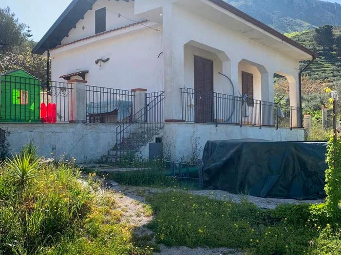 Casa quadrilocale in vendita in Contrada Suvarelli No Number, Montelepre