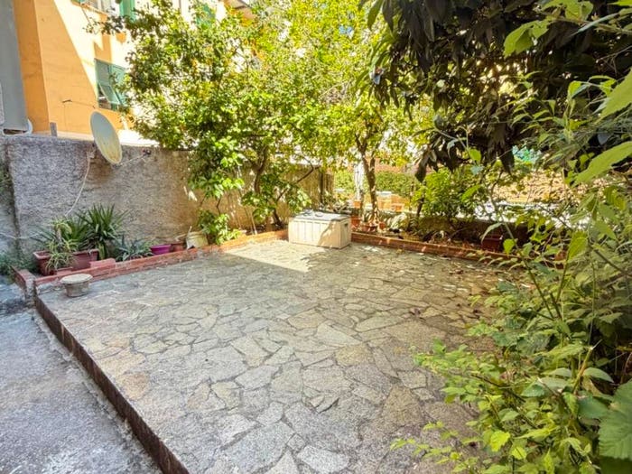 Appartamento trilocale in vendita in Piazza Cosma Clavarino, Sestri Ponente, Genova