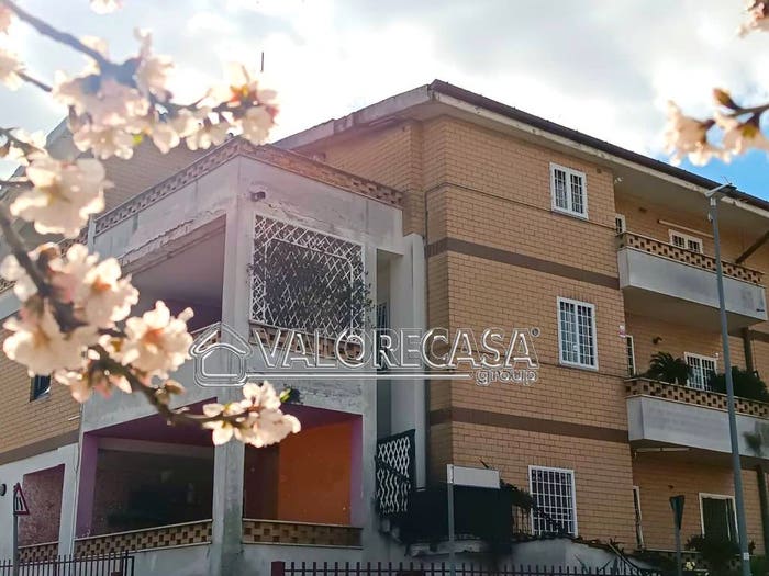 Appartamento trilocale in vendita in Via Mandanici, Rocca Cencia, Roma