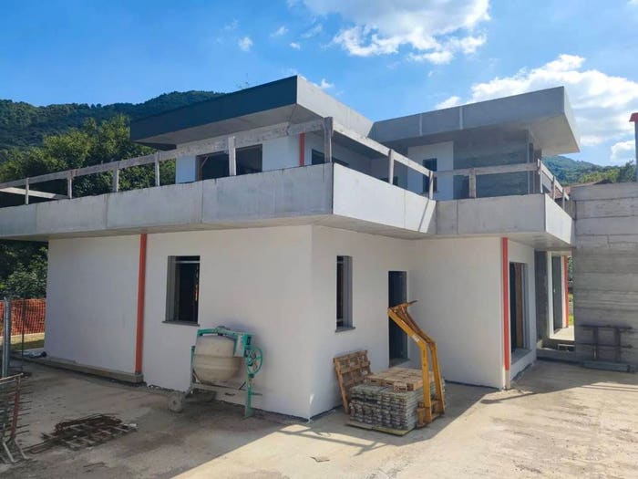 Appartamento quadrilocale in vendita in Via Sorbazzo SNC, Lavena Ponte Tresa