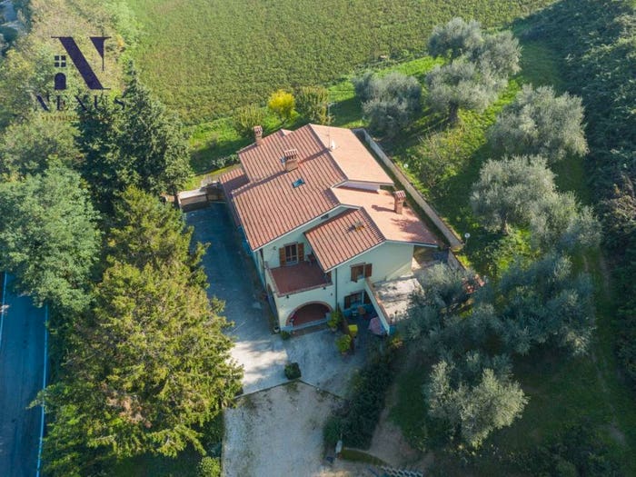 Casa con 6 locali in vendita in Centro, Mombaroccio