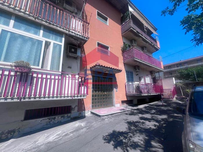 Appartamento con 5 locali in vendita in via finocchiari, Centro, Aci Catena