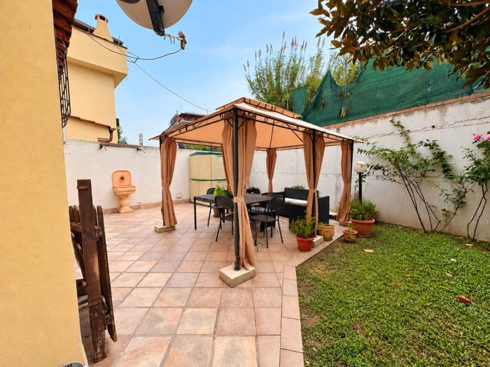 Casa con 6 locali in vendita in Via della Marranella di Marino, Morena, Roma