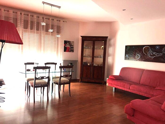 Appartamento con 6 locali in vendita in Via Monsignor Armando Fares, Santa Maria, Catanzaro