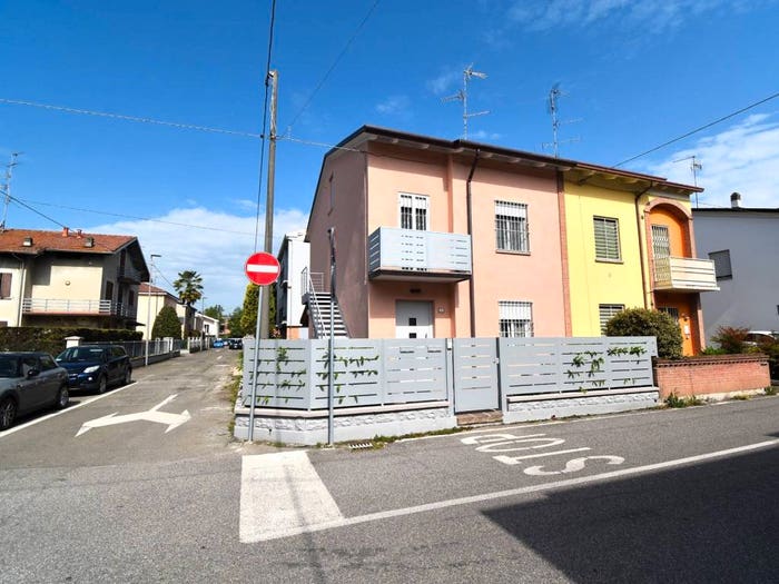 Casa con 5 locali in vendita in Via Alessandro Manzoni, Centro, Guastalla