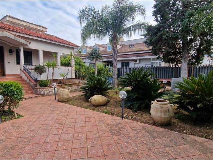 Casa con 6 locali in vendita in Fondo Petix, CEP Michelangelo Alta, Palermo