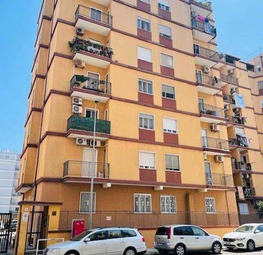 Appartamento quadrilocale in vendita in Viale Risorgimento, Commenda, Brindisi