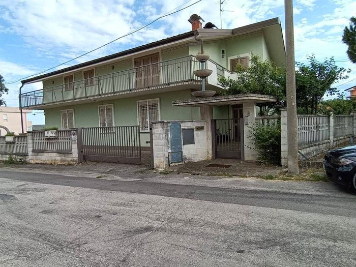Casa con 6 locali in vendita in Contrada Villa Andreoli, Lanciano