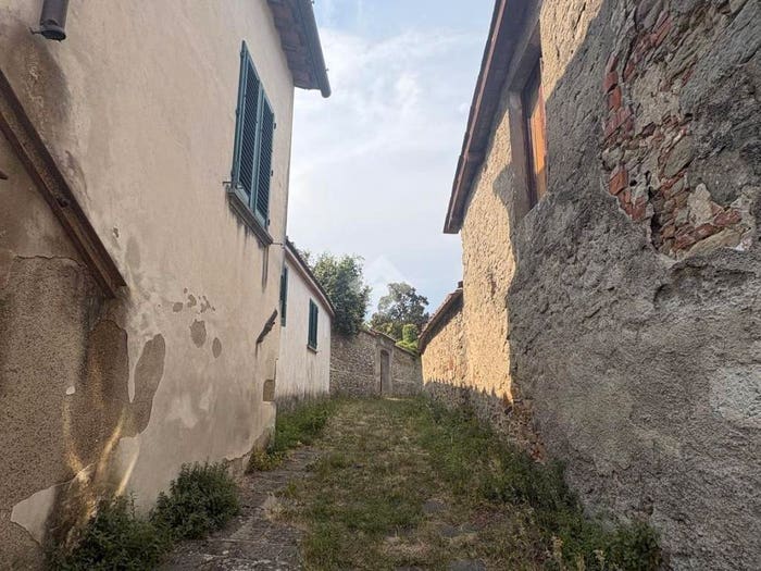 Casa con 5 locali in vendita in Via del Monte Est, Centro, Pescia