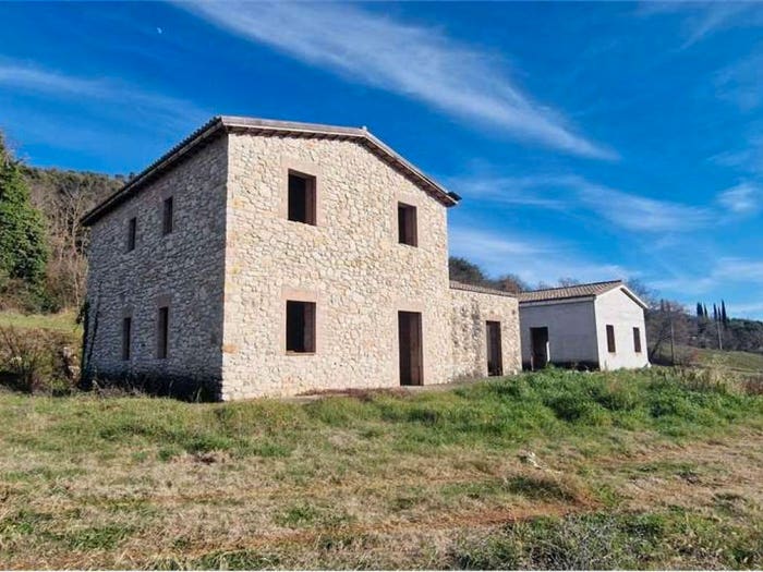 Casa con 6 locali in vendita in Vocabolo Cerquacottora snc, Massa Martana