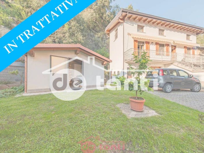 Casa con 6 locali in vendita in Via Regina, Sorico