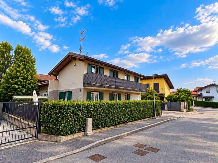 Casa con 5 locali in vendita in Dei salici, Centro, Ispra