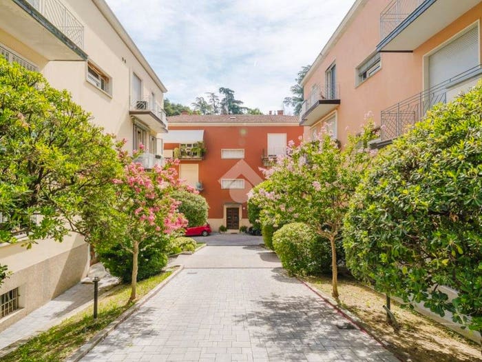 Appartamento con 5 locali in vendita in Via Bellinzona, Colli Saragozza, Bologna