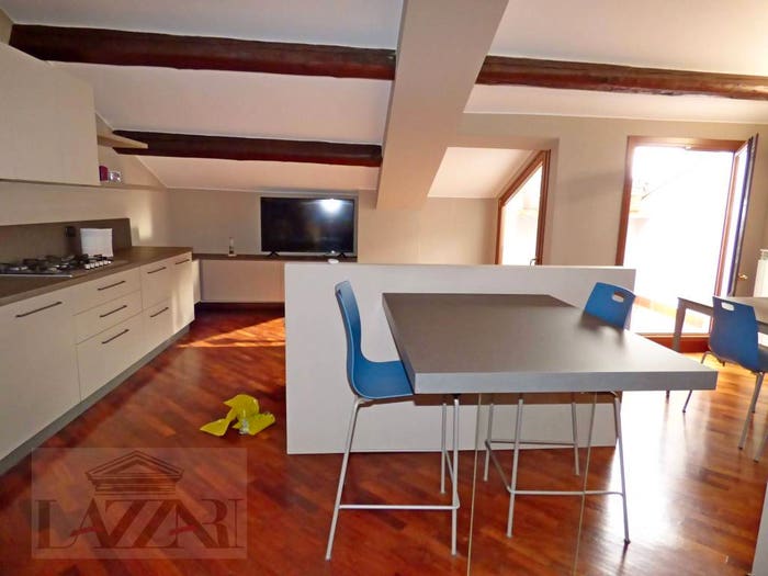Appartamento trilocale in vendita in Piazza Antonio Stradivari, Centro, Cremona