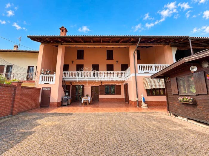 Casa con 6 locali in vendita in Via Biandrate, Foglizzo