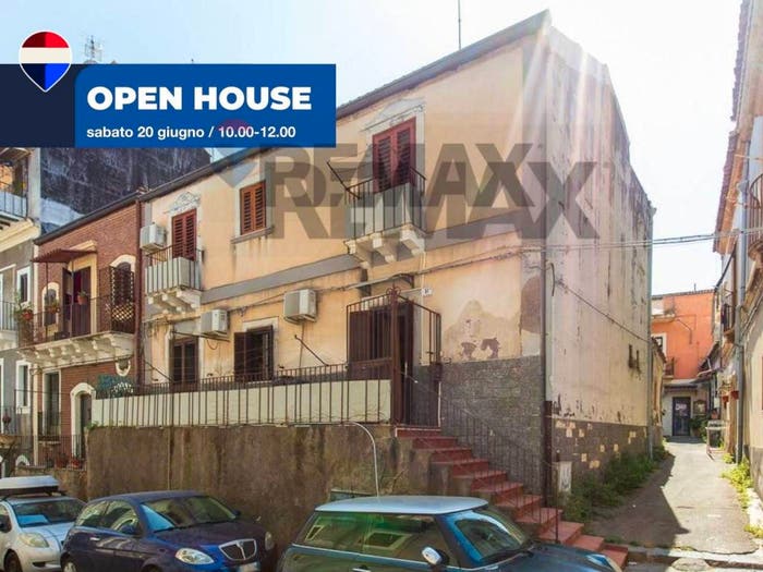 Casa con 6 locali in vendita in Via Santa Barbara, Centro Storico, Catania