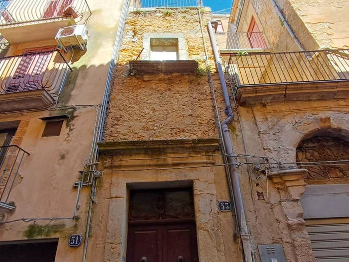 Appartamento con 6 locali in vendita in Via Santissimo Salvatore, Centro, Caltagirone
