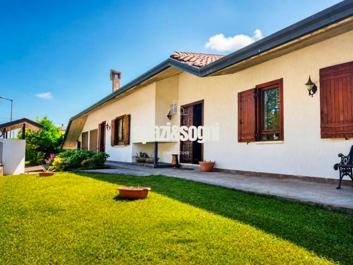 Casa con 6 locali in vendita in Centro, Costabissara