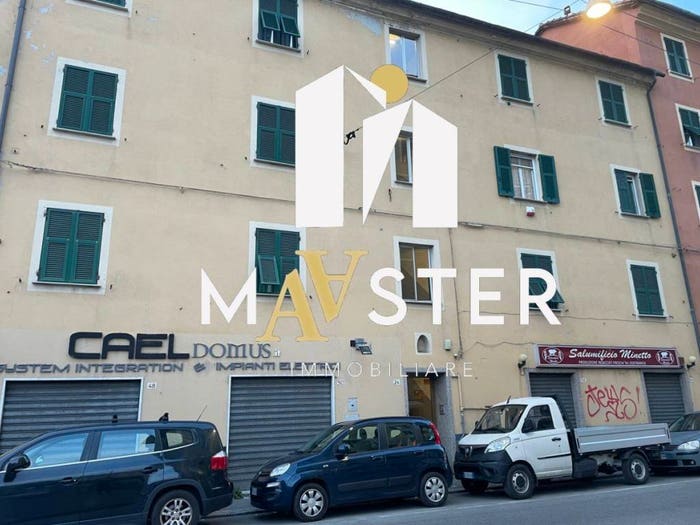Appartamento quadrilocale in vendita in Via Rivarolo, Bolzaneto, Genova
