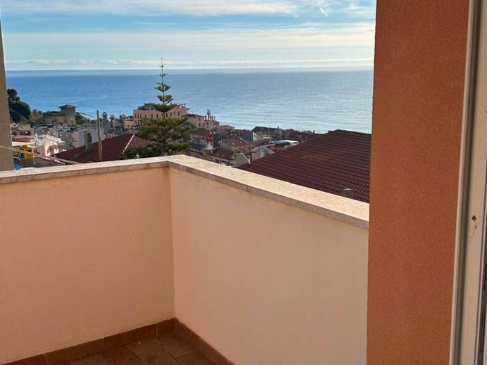 Appartamento trilocale in vendita in Centro, Finale Ligure