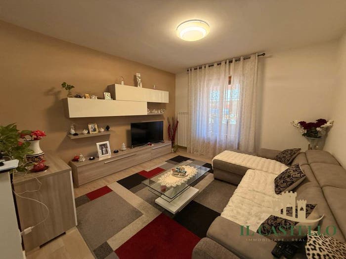 Appartamento trilocale in vendita in Via Roma, Pucciarelli, Castiglione del Lago