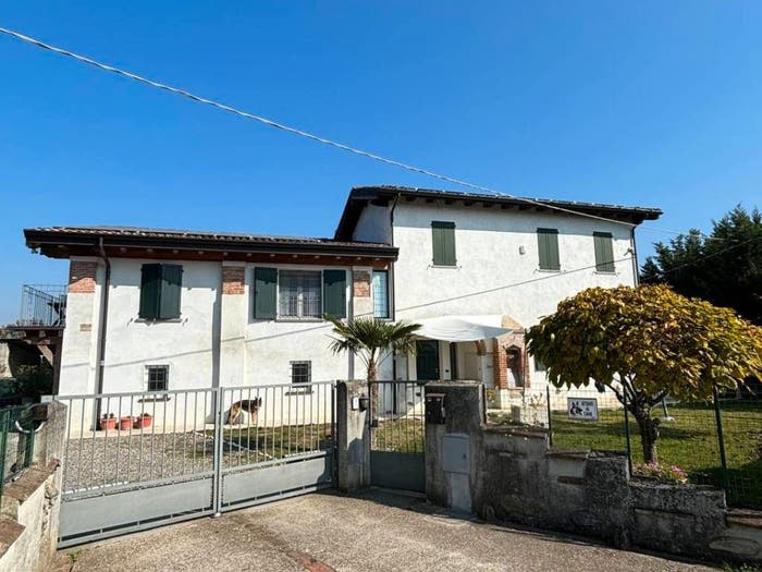Casa con 6 locali in vendita in Strada Sant'Anna, Centro, Cadeo