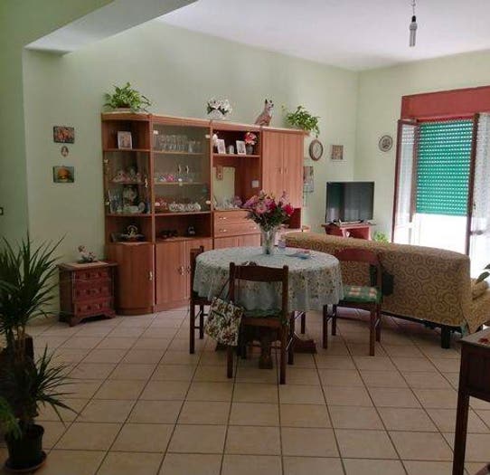 Appartamento trilocale in vendita in Viale Cassiodoro, Marina Di Davoli, Davoli