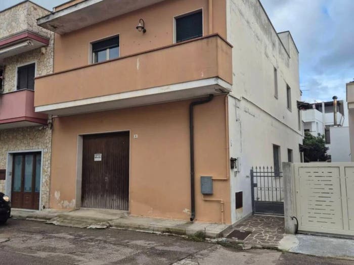Casa con 5 locali in vendita in Via Genova, Aradeo