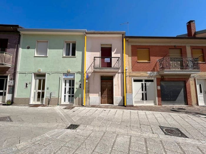 Casa con 5 locali in vendita in Via Umberto I, Sant'Angelo all'Esca