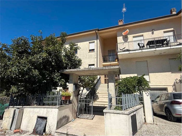 Appartamento con 5 locali in vendita in via Puglia, Nocera Umbra
