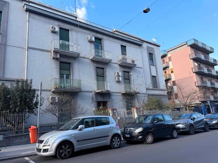 Appartamento con 6 locali in vendita in Viale Mario Rapisardi, Cibali, Catania