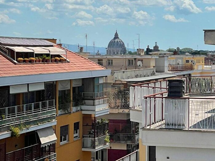 Appartamento trilocale in vendita in Largo Giorgio Maccagno, Balduina, Roma
