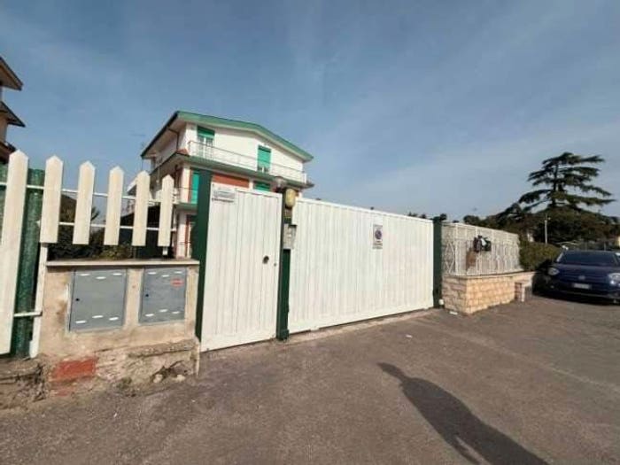Appartamento con 5 locali in vendita in Via di Vermicino, Borghesiana, Roma
