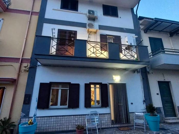 Casa quadrilocale in vendita in Via Gaeta, Mondragone