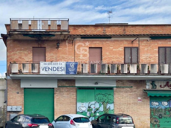 Appartamento trilocale in vendita in via Salaria, Santa Maria San Martino, Monterotondo