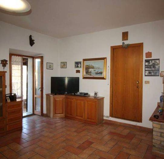 Appartamento quadrilocale in vendita in Piazza Giuseppe Garibaldi, Centro, Fermignano