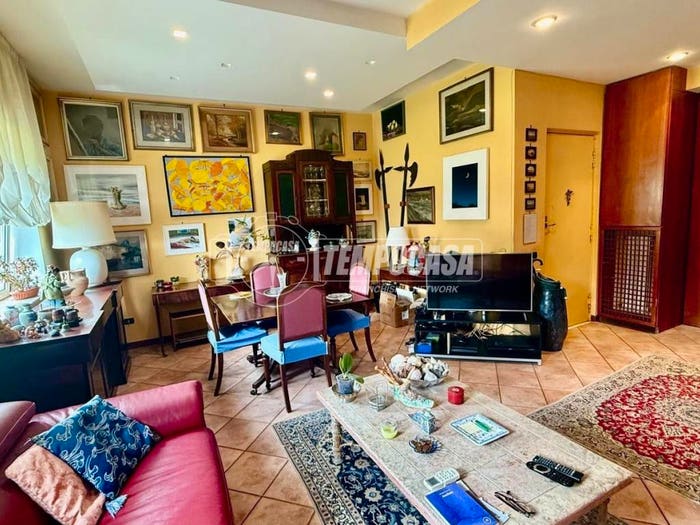 Appartamento con 6 locali in vendita in Via Vincenzo Tiberio, Fuorigrotta, Napoli