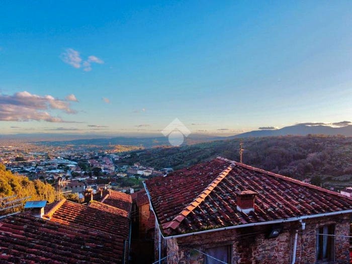 Casa quadrilocale in vendita in Via Lunga Est, Collodi Ponte all'Abate Monte a Pescia, Pescia