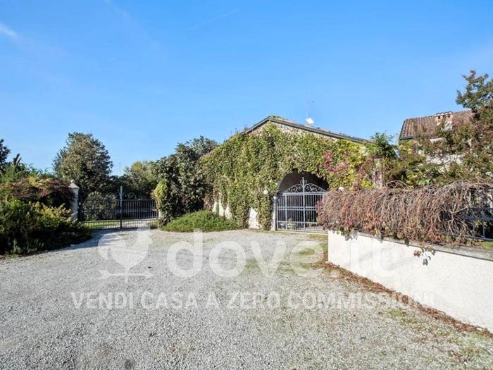 Casa con 6 locali in vendita in Strada Malagoli, Centro, Reggiolo