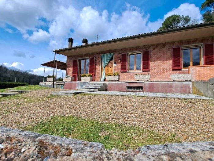 Casa con 6 locali in vendita in Palaia